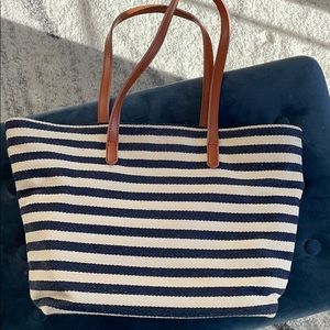 Great Condition! Cute Navy Stripe Beach Tote!!